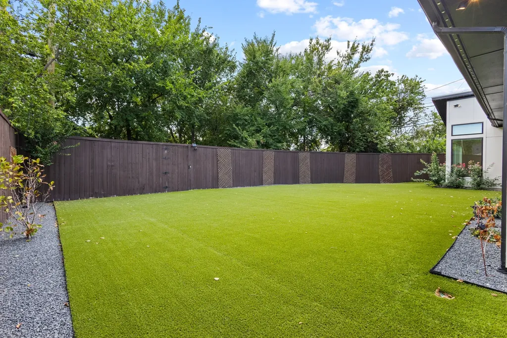 9816 Mixon Drive Dallas TX 75220