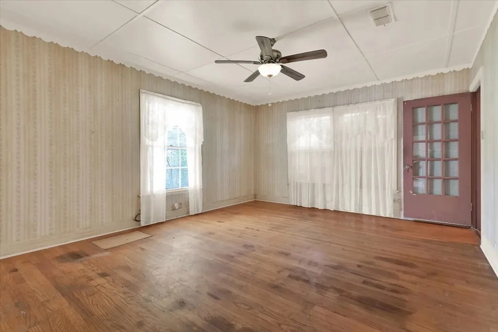1411 Main Street Denison TX 75020