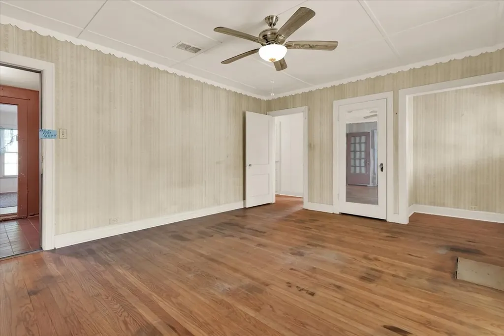 1411 Main Street Denison TX 75020