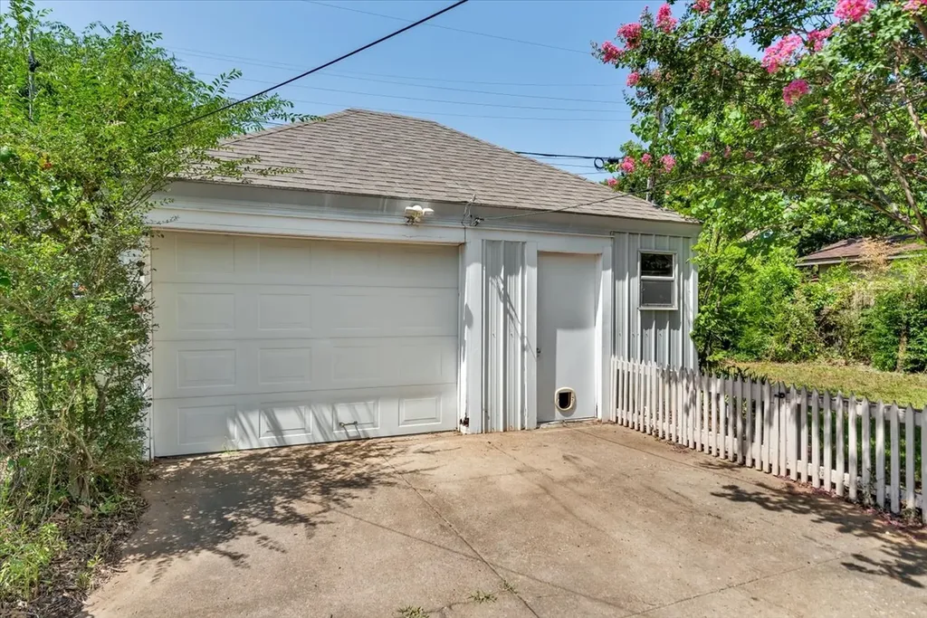 1411 Main Street Denison TX 75020