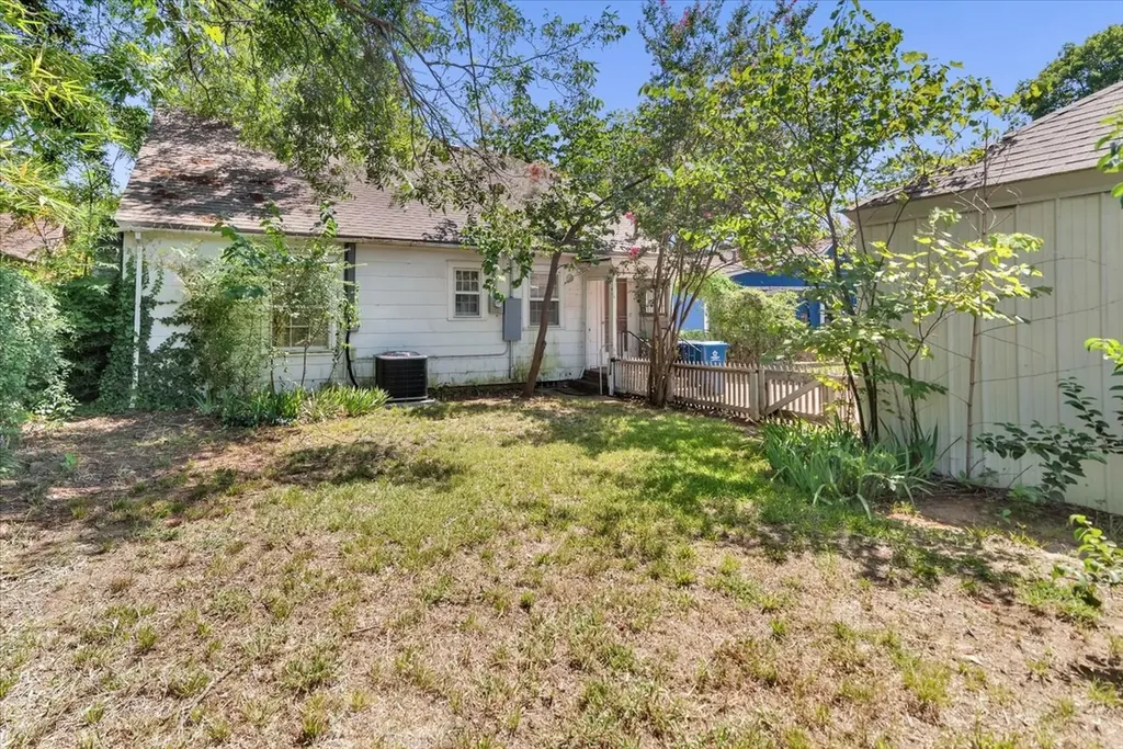 1411 Main Street Denison TX 75020