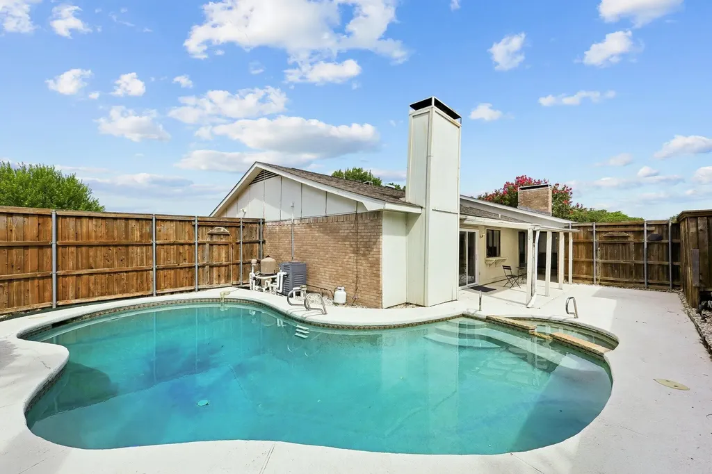 2604 Winding Creek Drive Carrollton TX 75007