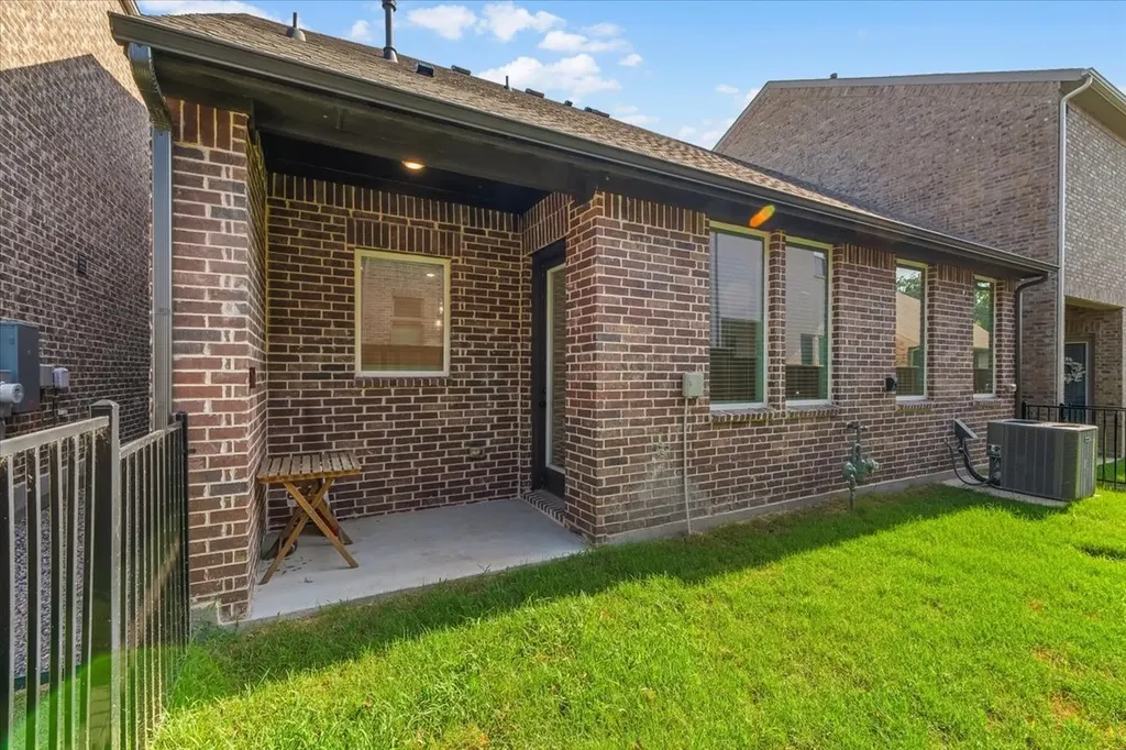 7512 Jones Drive North Richland Hills TX 76180