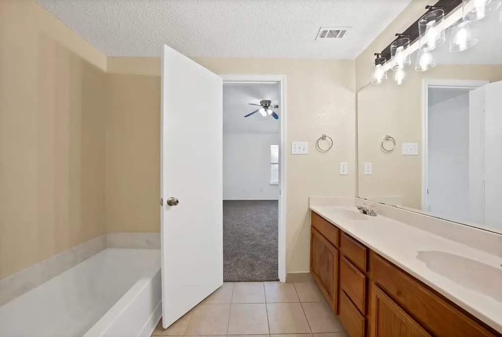 6711 Spur Ridge Court Arlington TX 76002