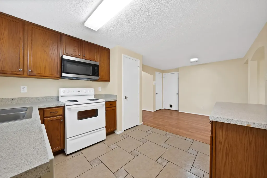 6711 Spur Ridge Court Arlington TX 76002