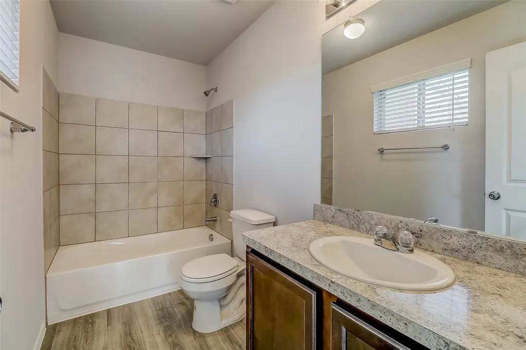 1601 Oriole Drive Ennis TX 75119