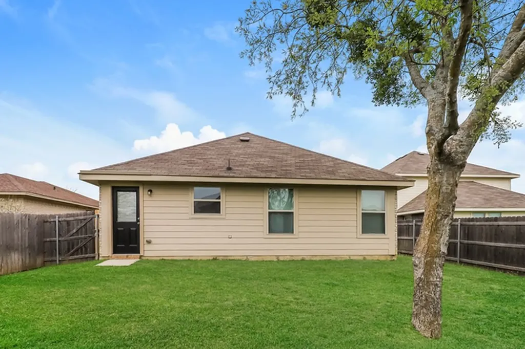 1601 Oriole Drive Ennis TX 75119