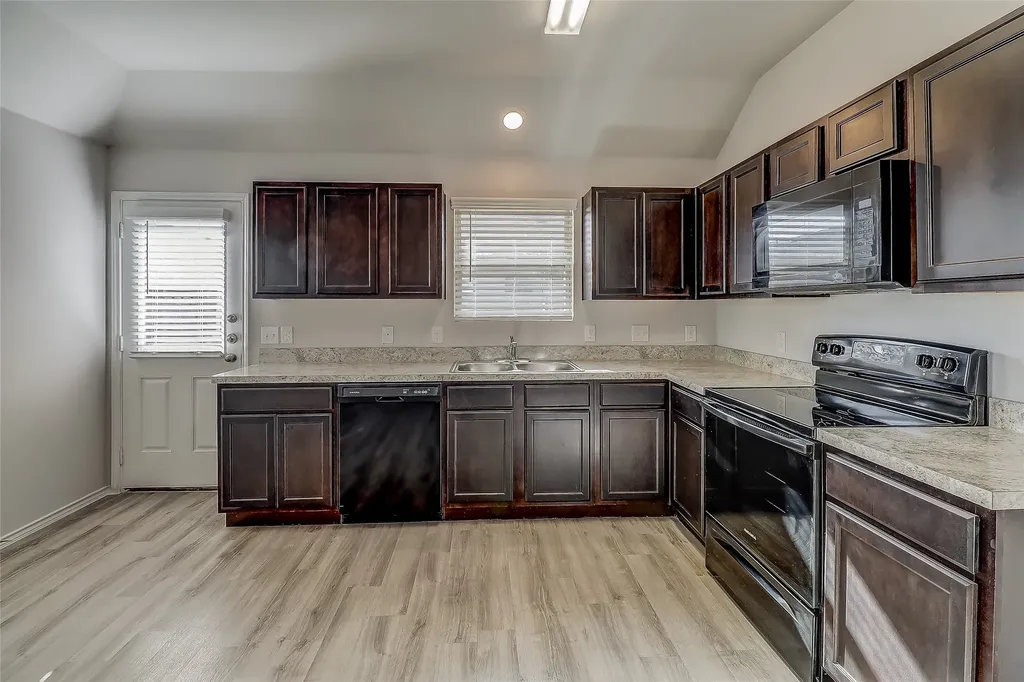 1601 Oriole Drive Ennis TX 75119