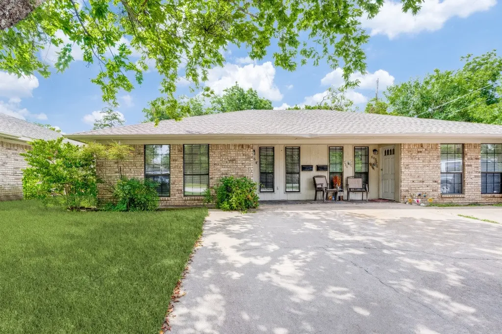 808 W Belden Street Sherman TX 75092