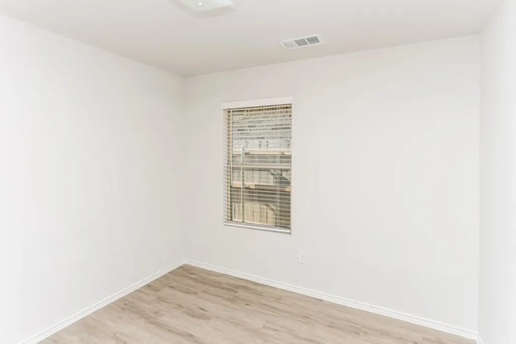 1607 Mark Lane Ennis TX 75119