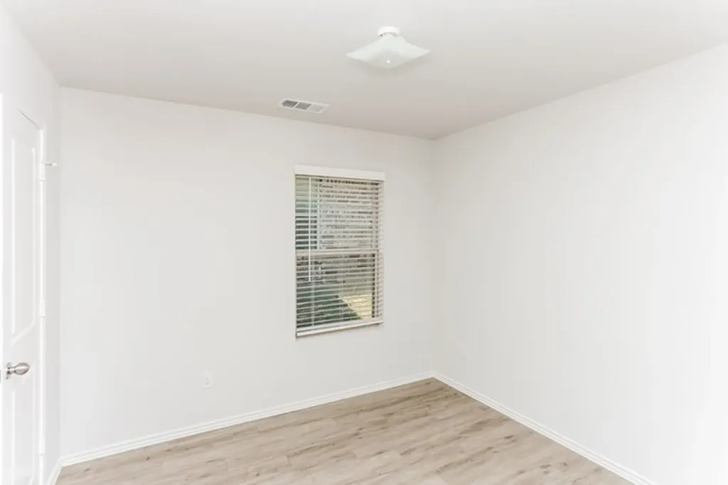 1607 Mark Lane Ennis TX 75119