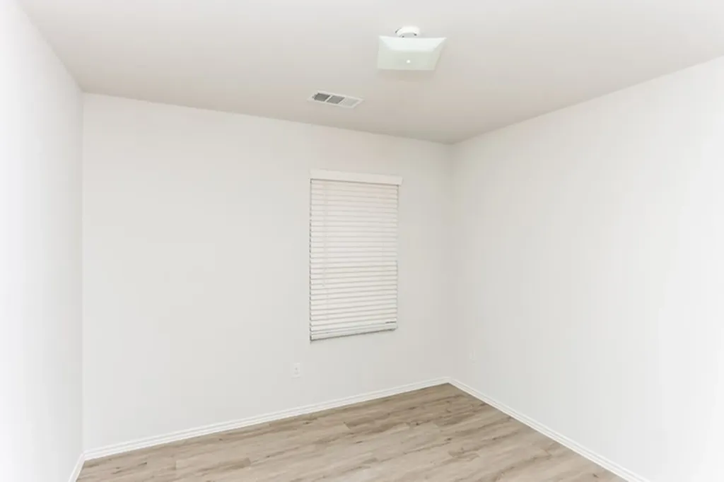 1607 Mark Lane Ennis TX 75119