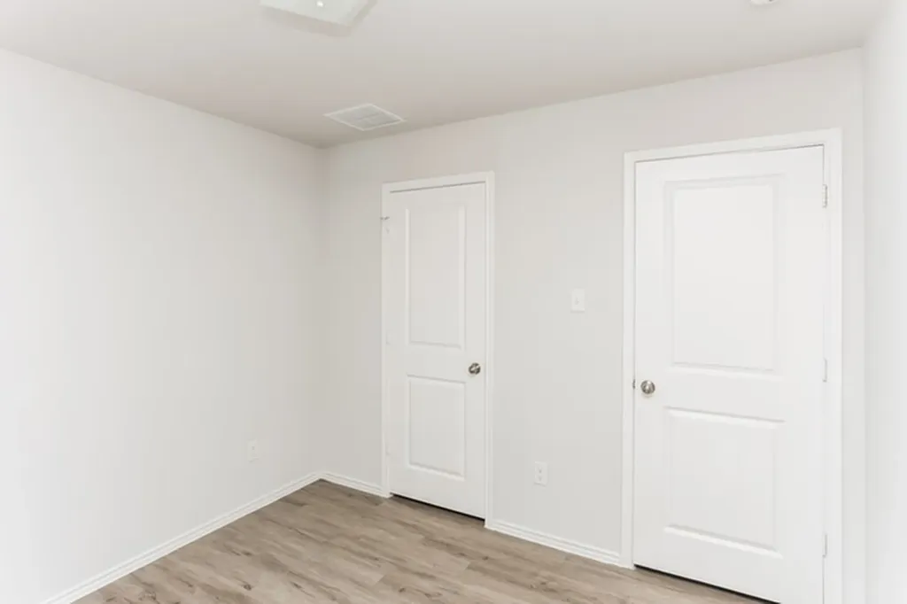 1607 Mark Lane Ennis TX 75119