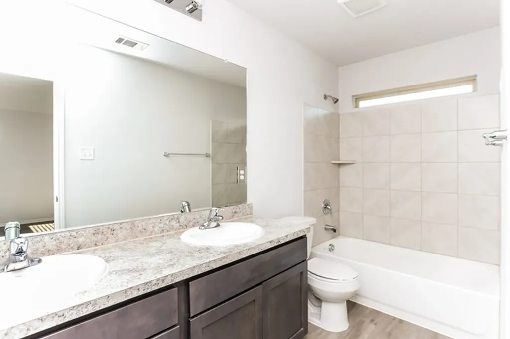 1607 Mark Lane Ennis TX 75119