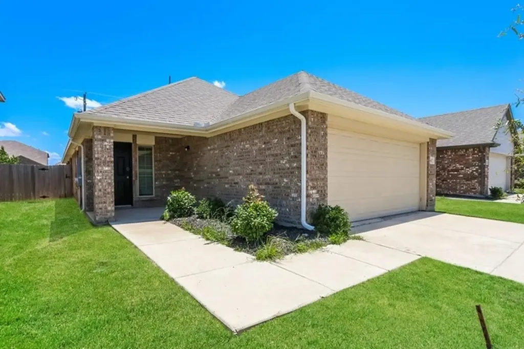 1607 Mark Lane Ennis TX 75119