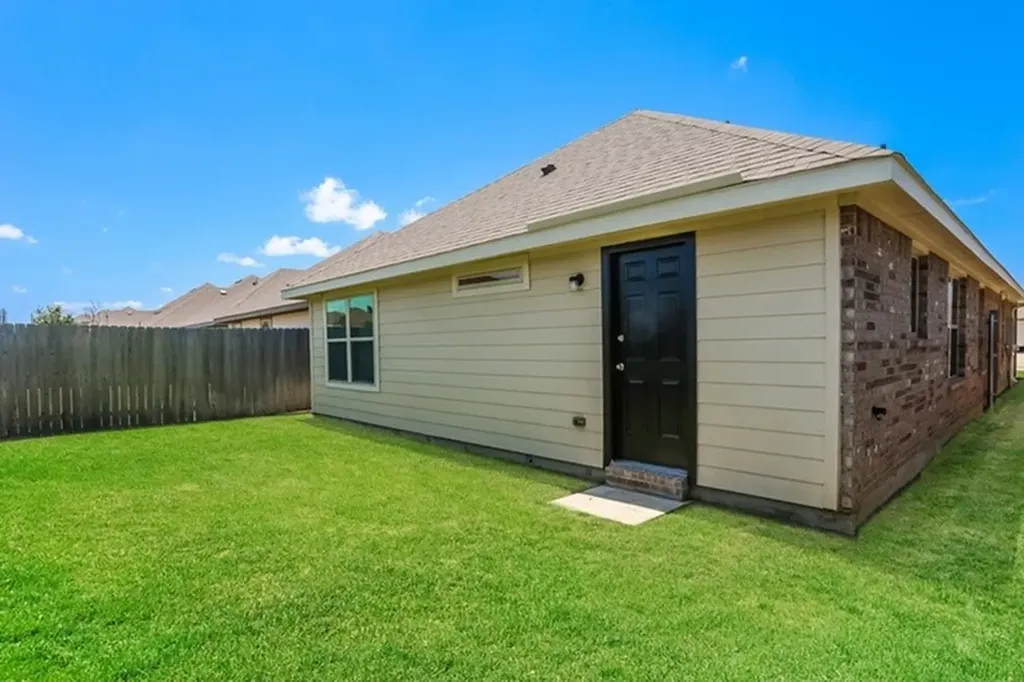 1607 Mark Lane Ennis TX 75119