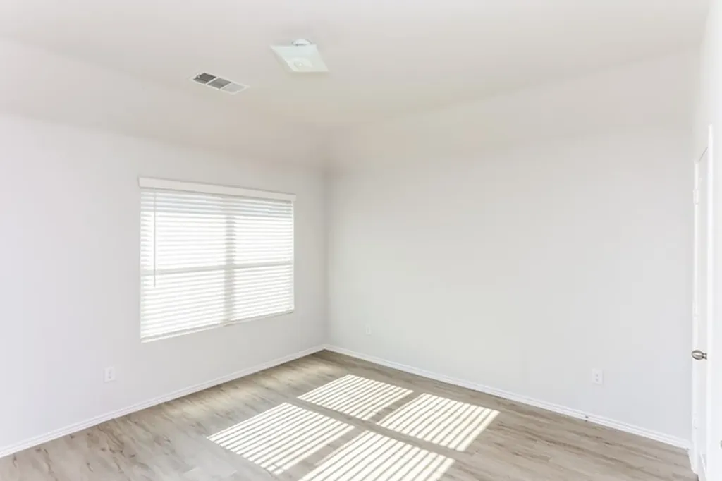 1607 Mark Lane Ennis TX 75119