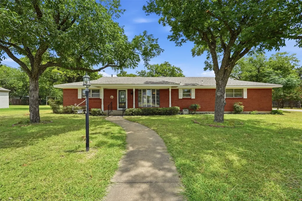 206 Mcanear Street Cleburne TX 76033