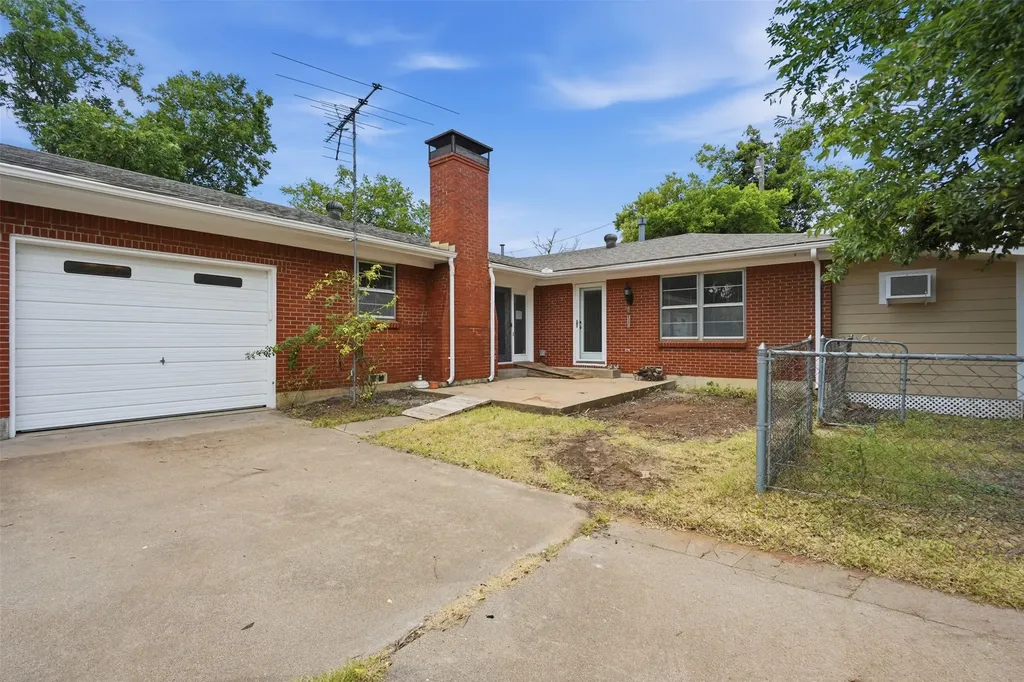 206 Mcanear Street Cleburne TX 76033