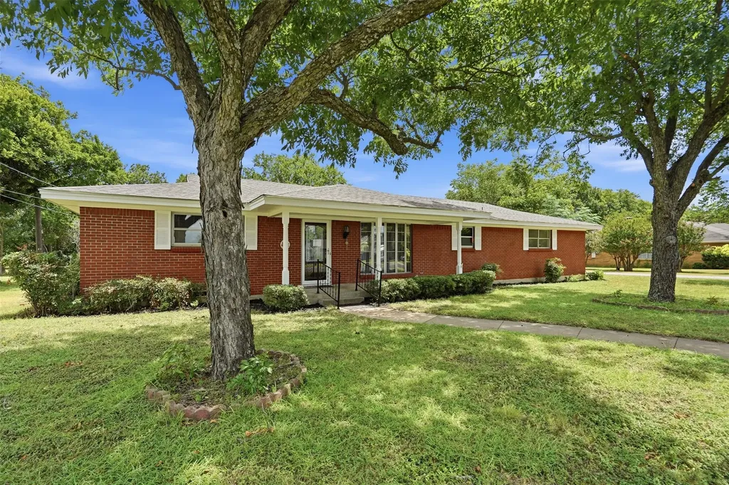 206 Mcanear Street Cleburne TX 76033