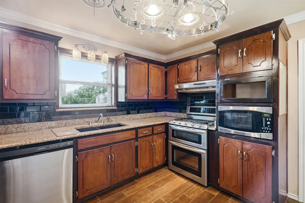 206 Mcanear Street Cleburne TX 76033
