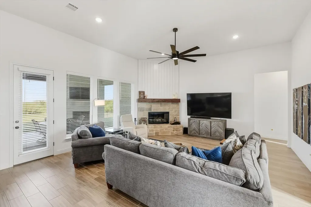 459 Red Bird Drive Springtown TX 76082
