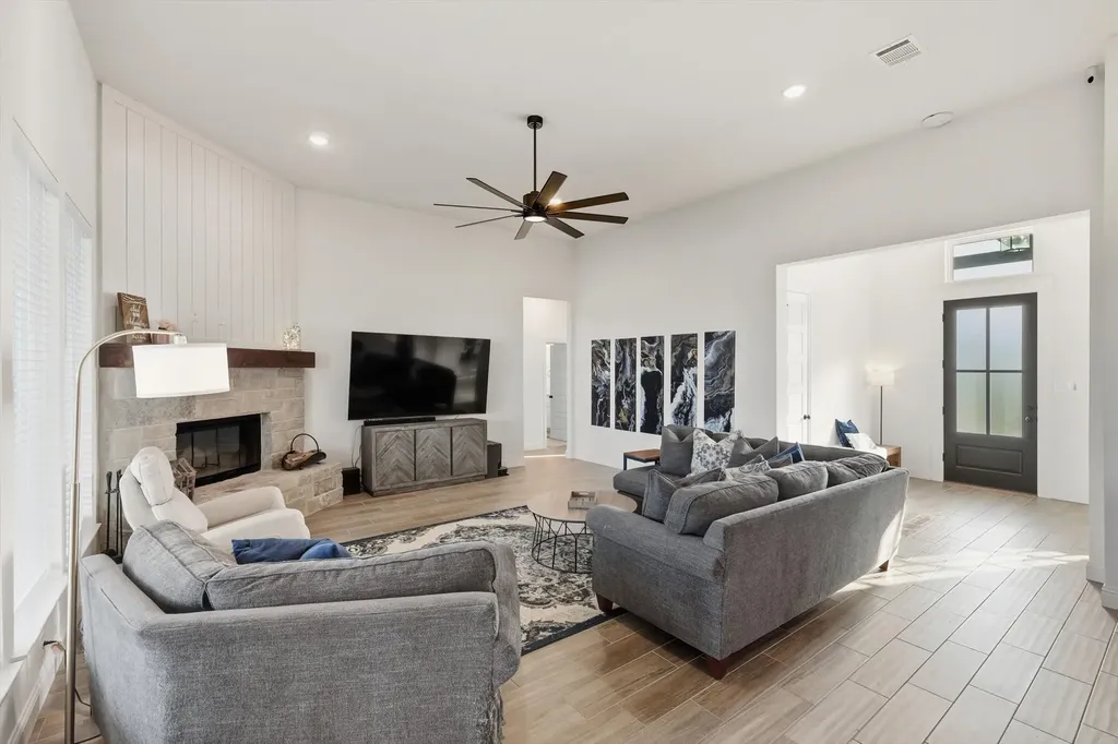 459 Red Bird Drive Springtown TX 76082