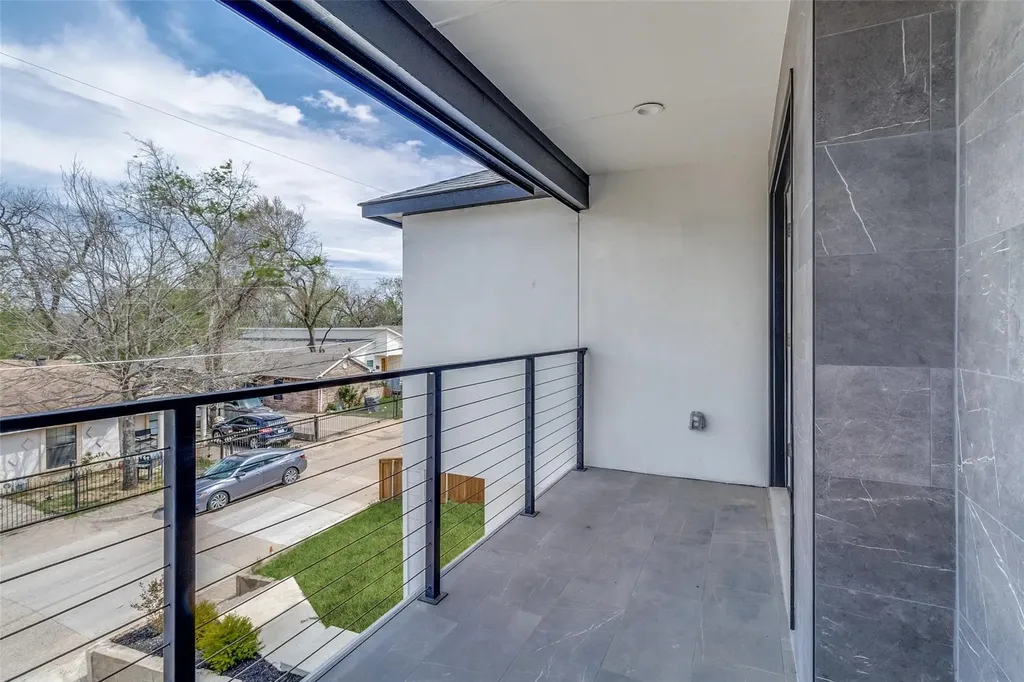 1312 Valley Street Dallas TX 75203