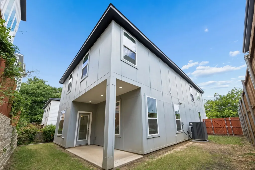 1312 Valley Street Dallas TX 75203