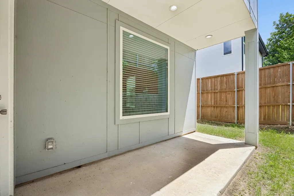 1312 Valley Street Dallas TX 75203