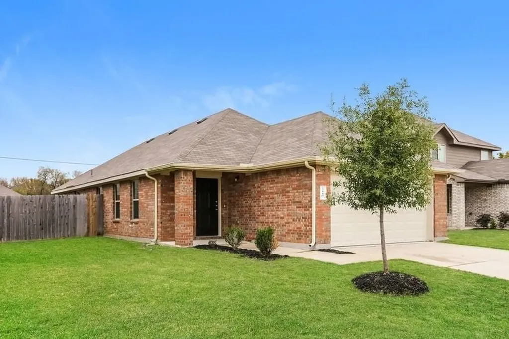 1607 Dove Circle Ennis TX 75119