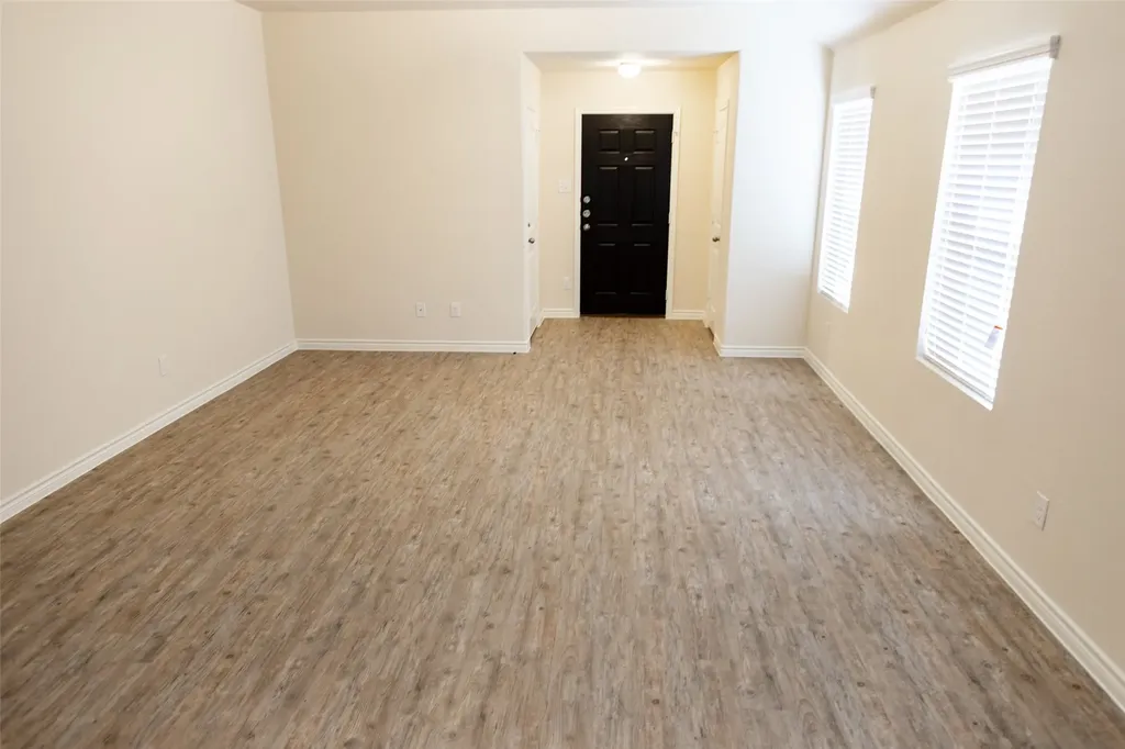 1607 Dove Circle Ennis TX 75119