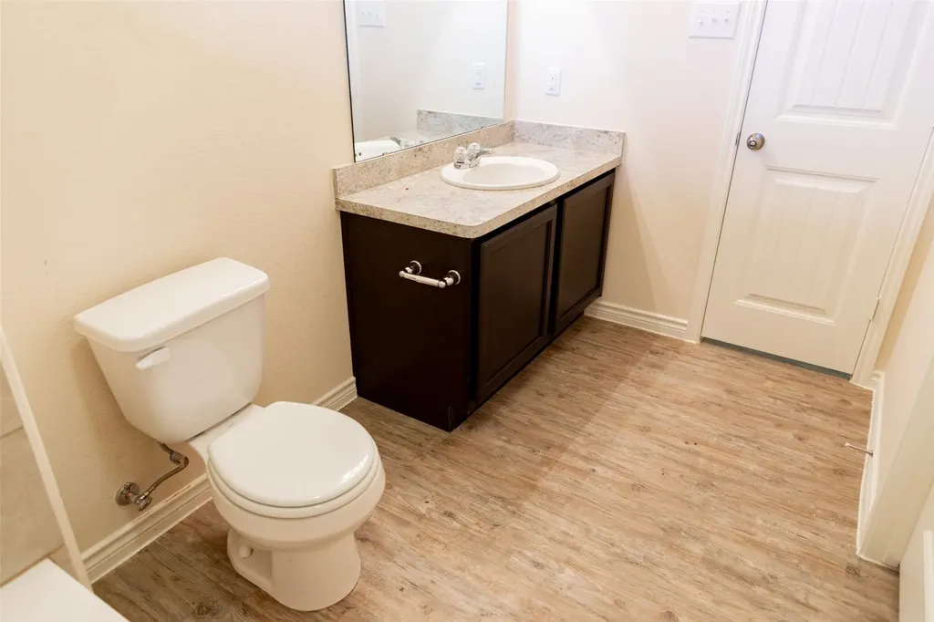 1607 Dove Circle Ennis TX 75119