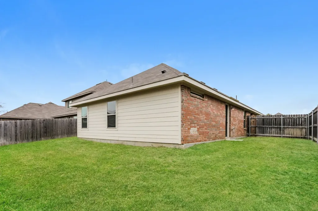 1607 Dove Circle Ennis TX 75119
