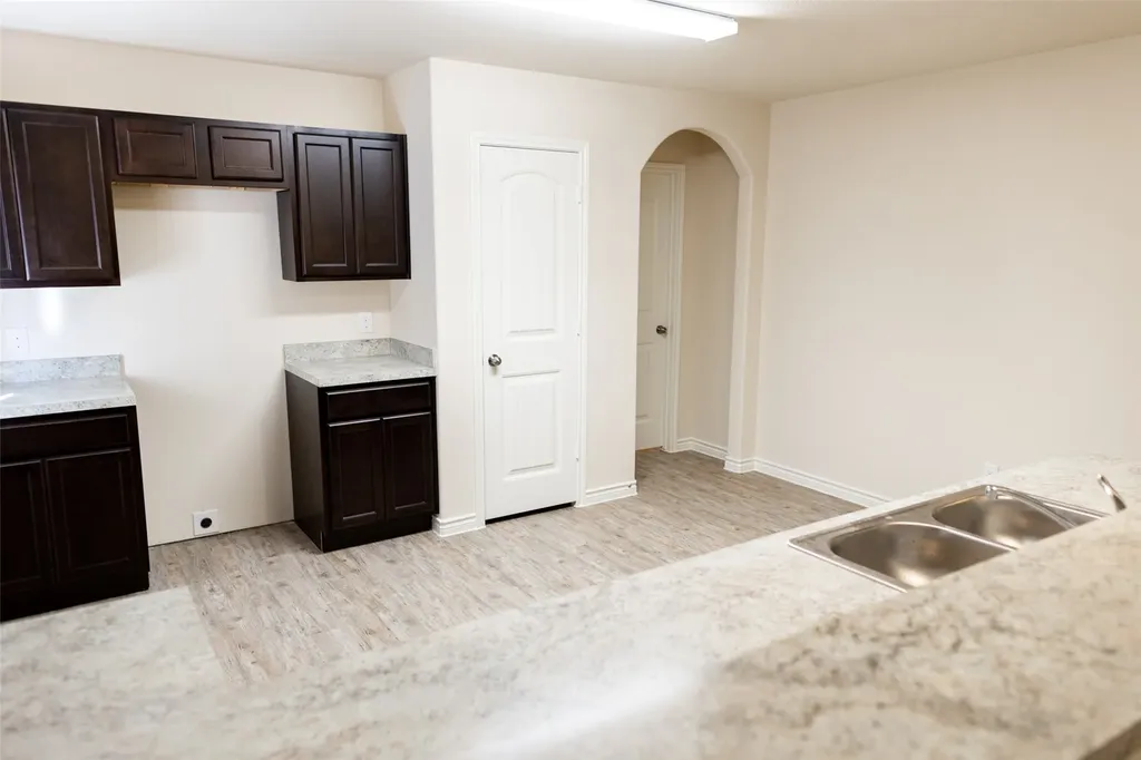 1607 Dove Circle Ennis TX 75119