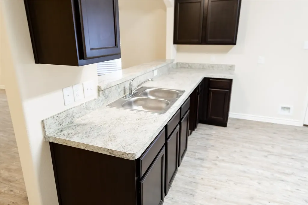 1607 Dove Circle Ennis TX 75119