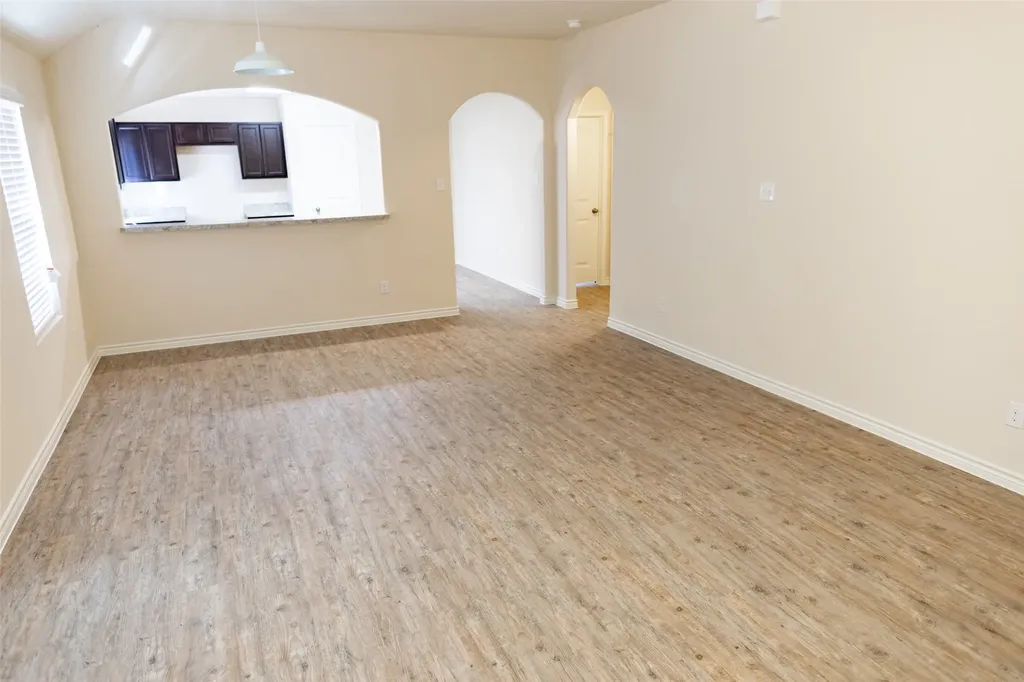 1607 Dove Circle Ennis TX 75119