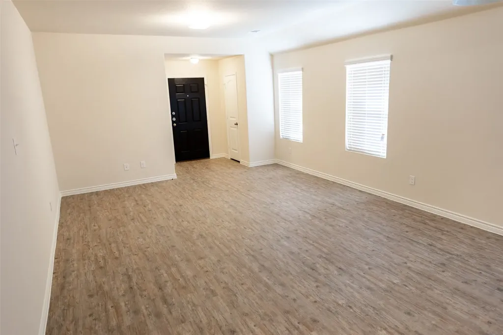 1607 Dove Circle Ennis TX 75119