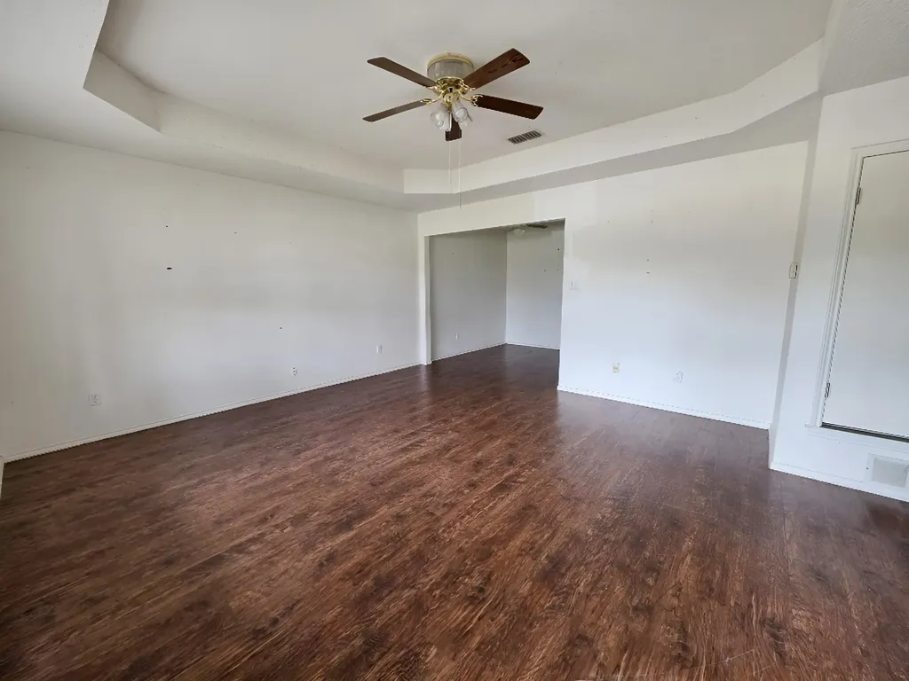 704 S Wilhite Street Cleburne TX 76031