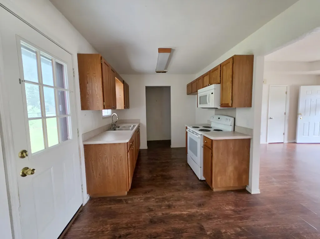 704 S Wilhite Street Cleburne TX 76031