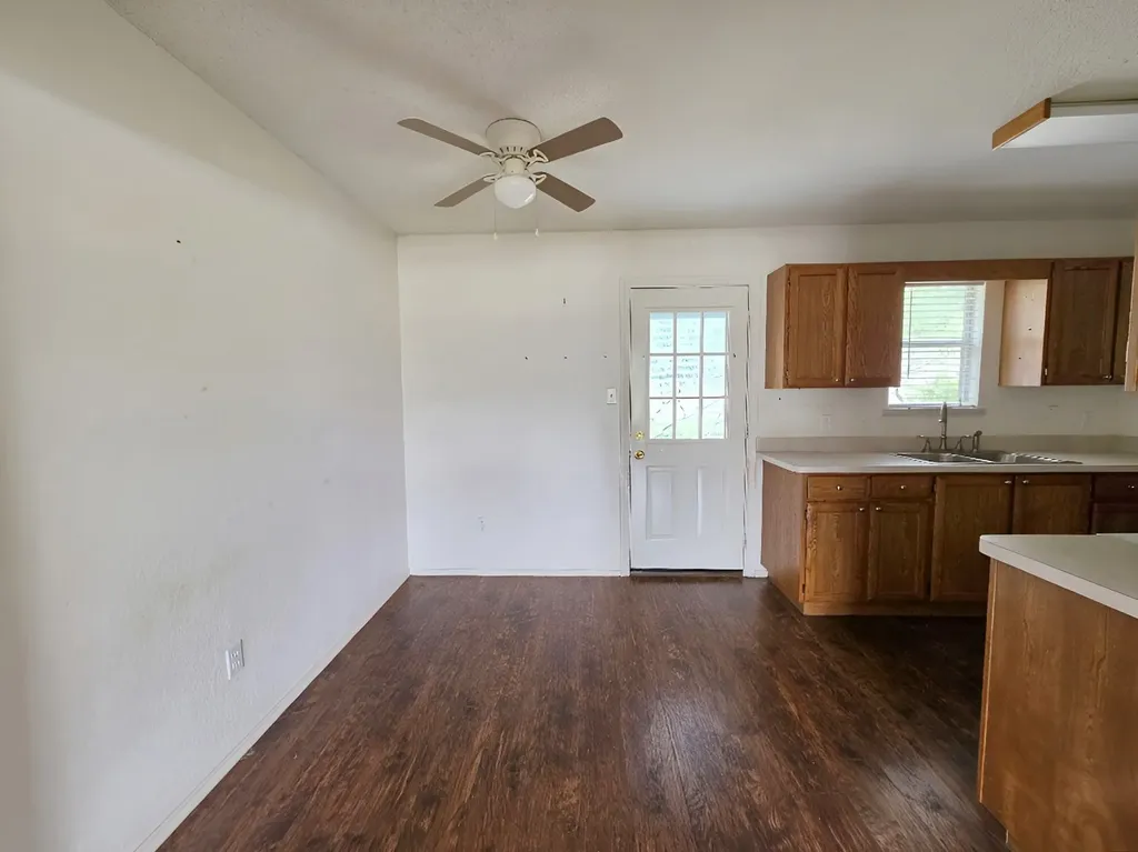 704 S Wilhite Street Cleburne TX 76031