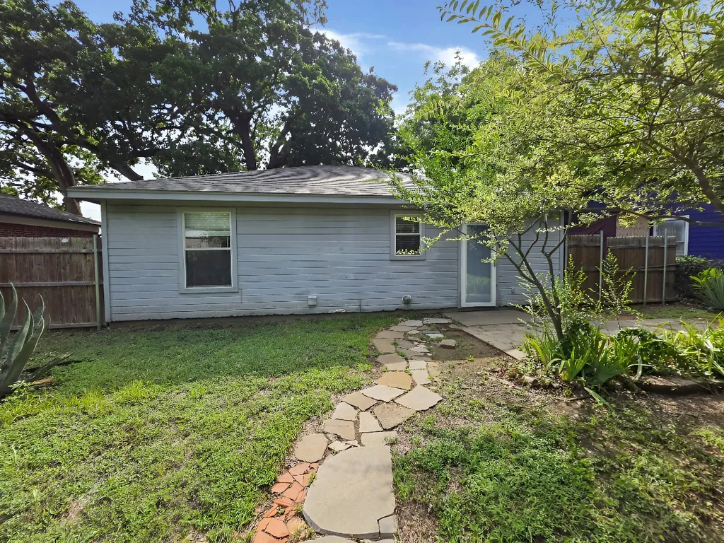704 S Wilhite Street Cleburne TX 76031