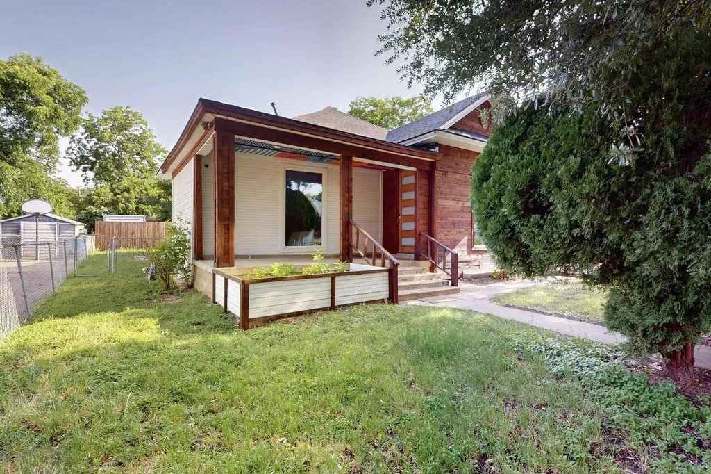 712 W 8th Street Dallas TX 75208