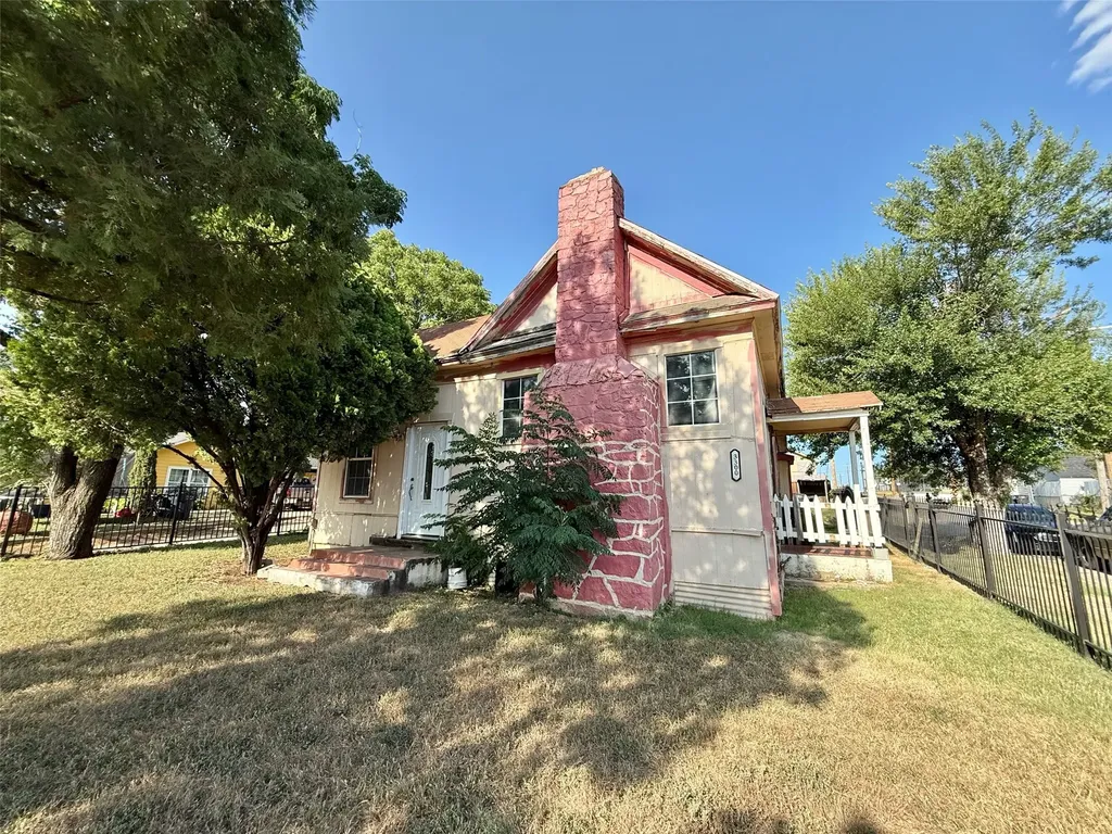 3300 N Pecan Street Fort Worth TX 76106