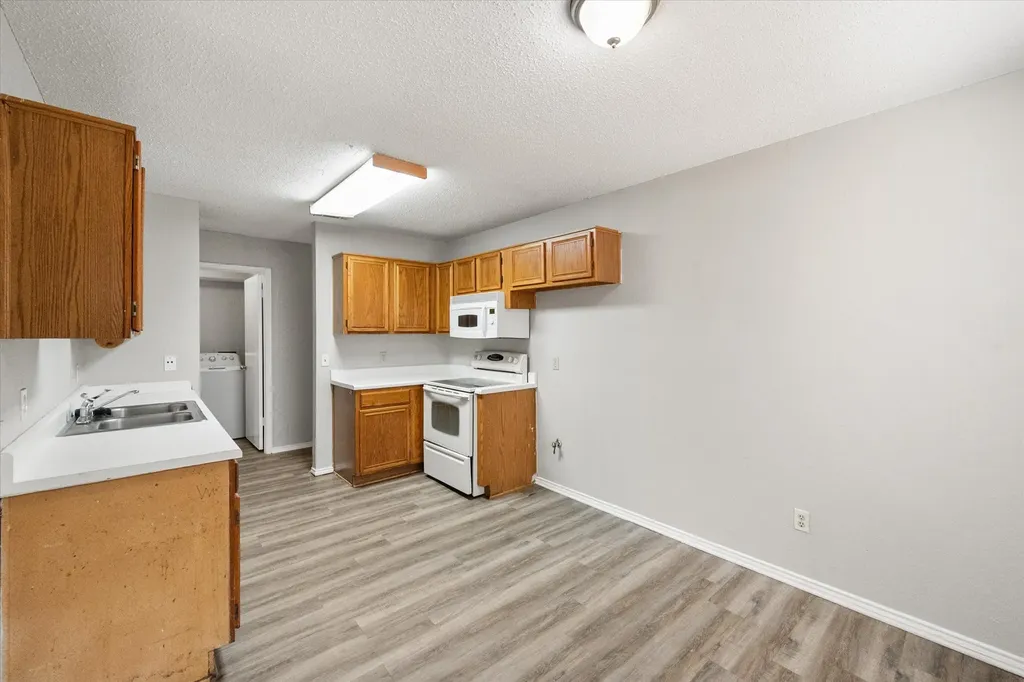 1217 Hidden Creek Drive Mansfield TX 76063