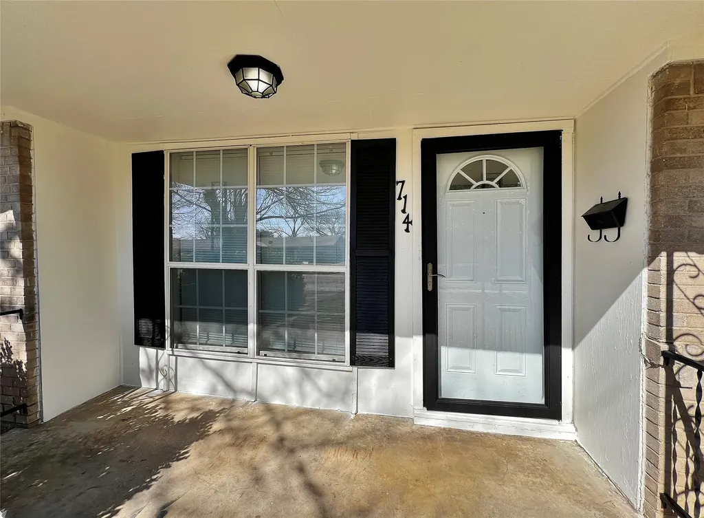 714 Cranbrook Lane Grand Prairie TX 75052