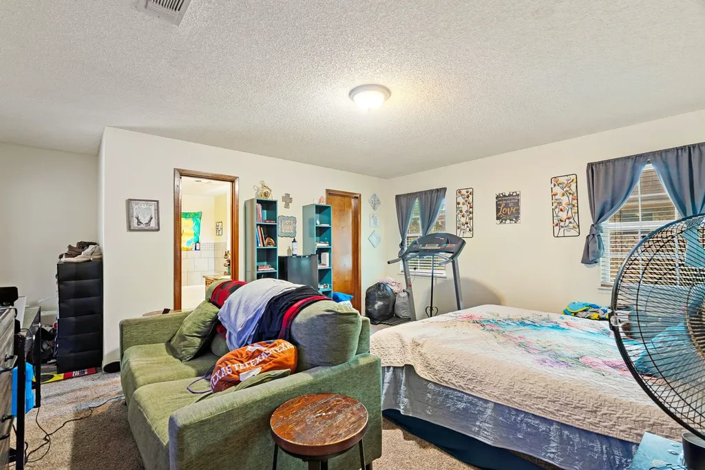 820 NE 32nd Paris TX 75460