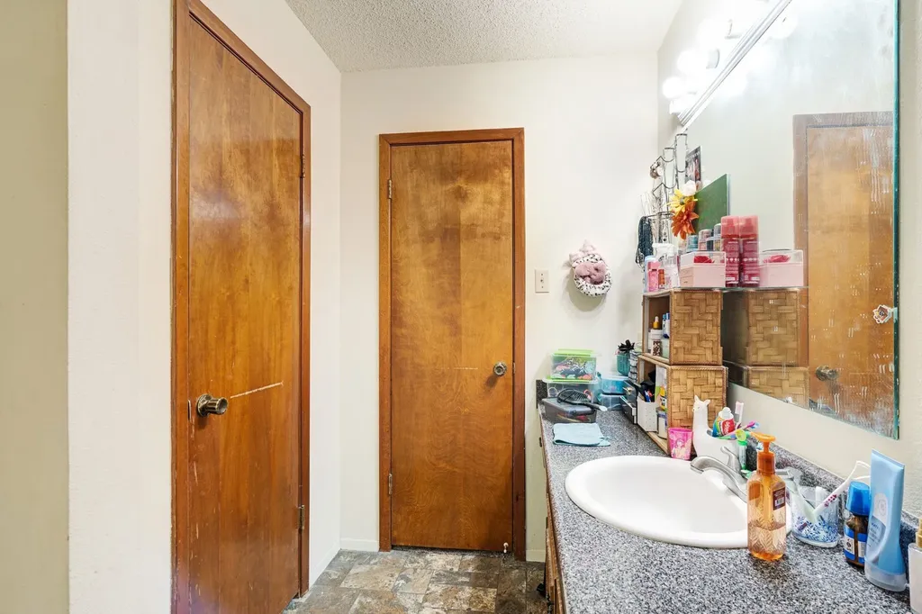 820 NE 32nd Paris TX 75460