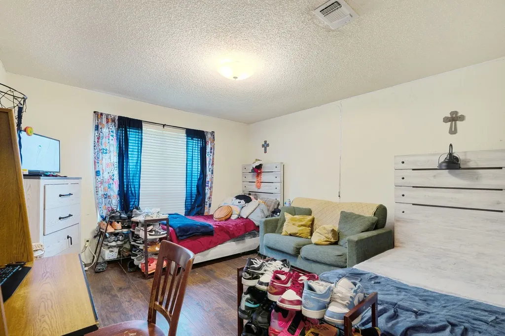 820 NE 32nd Paris TX 75460
