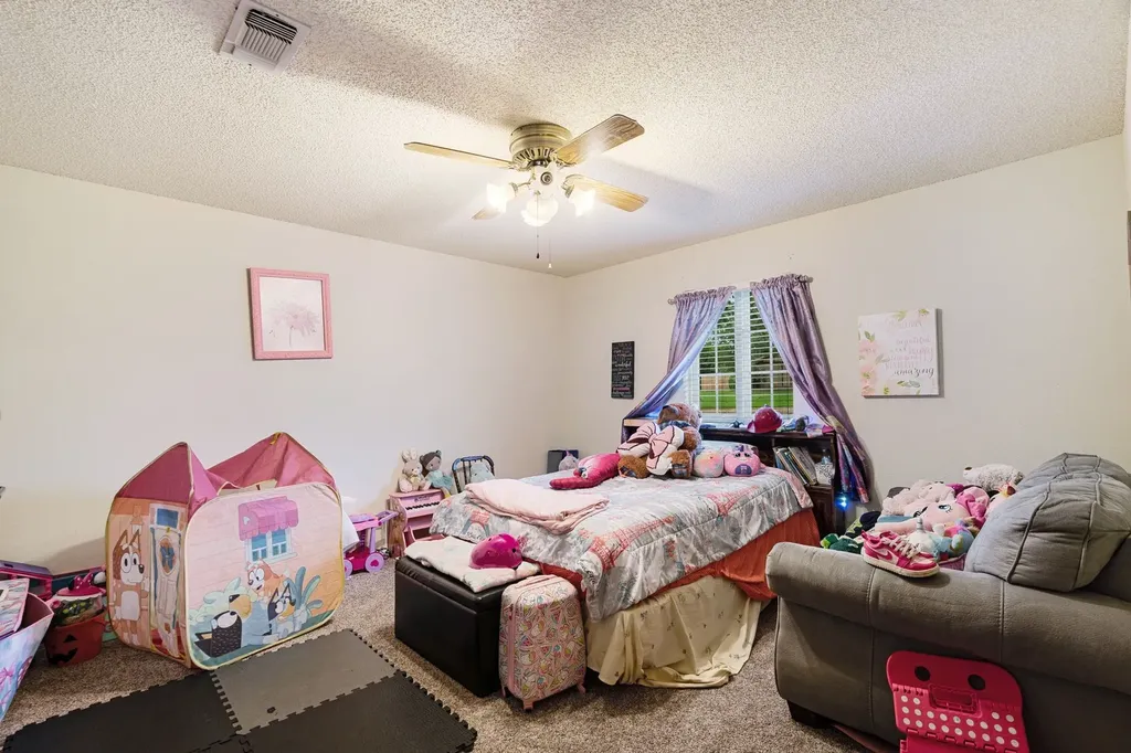 820 NE 32nd Paris TX 75460